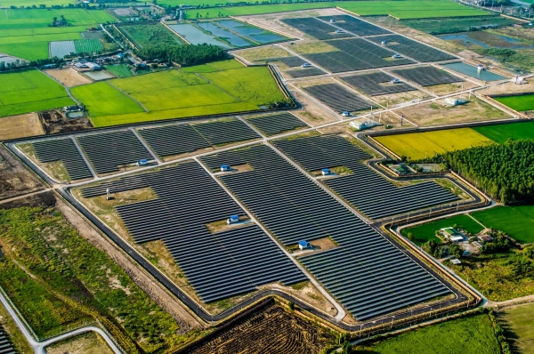 solar-farm-solar-panels-from-the-air-2021-08-26-15-29-25-utc-600×398 solar-farm-solar-panels-from-the-air-2021-08-26-15-29-25-utc-600x398